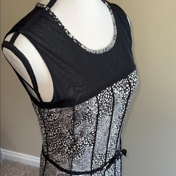 Jessica Dress Black White Random Design Sleeveless Reverse Seams on Panels Sz 8 - Picture 4 of 11